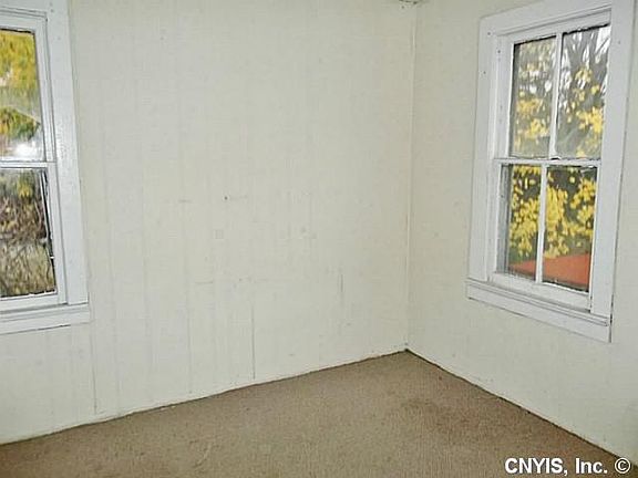 5th image of 109 Schneider St