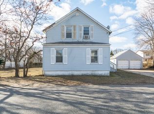 153 N 8th St, Lindenhurst, NY 11757