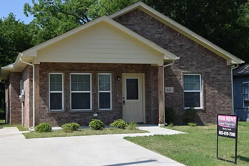 831 W Fern St Photo 1 831 W Fern St Photo 1