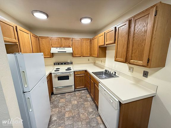 5th image of 2000 W Lincoln Ave #13