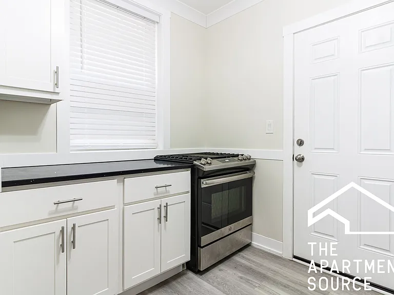 1419 W Hutchinson St #1 — Photo 6