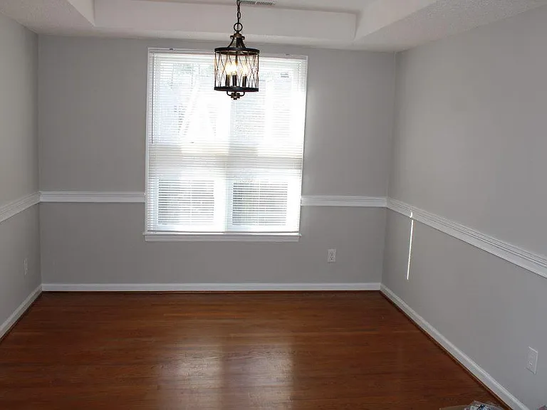 102 Uxbridge Ct — Photo 3