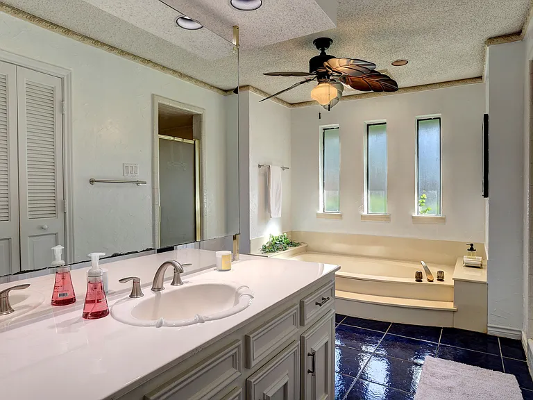 2918 Apple Valley Dr — Photo 5