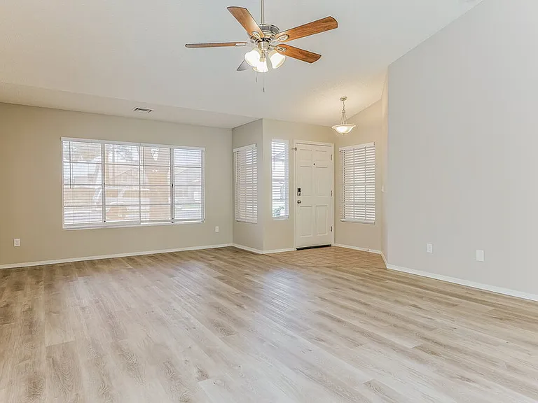 4526 E Towne Ln — Photo 4