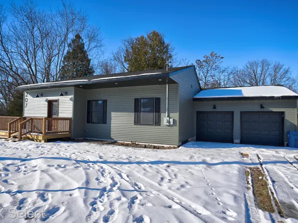 207 Clarence St, Holly, MI 48442