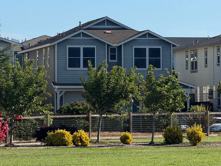 1714 Waterside Ln — Photo 1