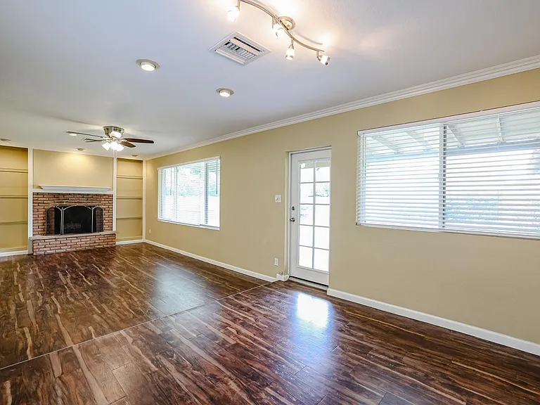 1005 E Cavalier Dr — Photo 12