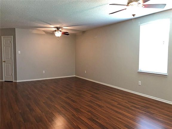 4th image of 2613 Harbor Lights Dr