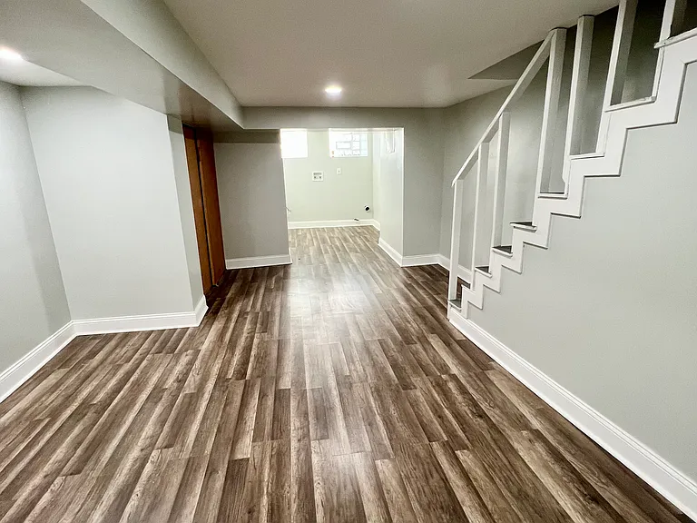1549 W Champlost Ave — Photo 9