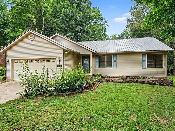 2nd image of 1848 Woodglo Dr