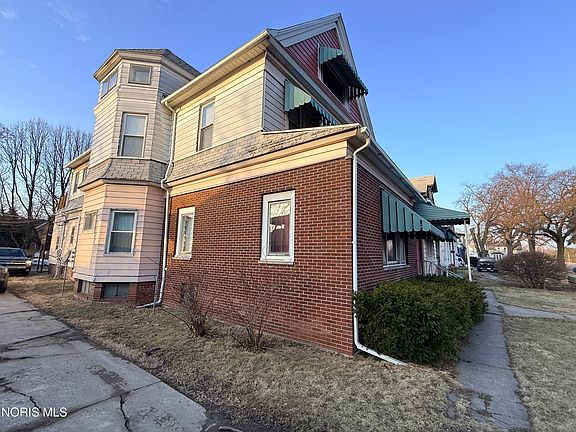 2nd image of 1951 N Summit St