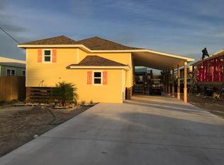 1416 S Live Oak St, Rockport, TX 78382