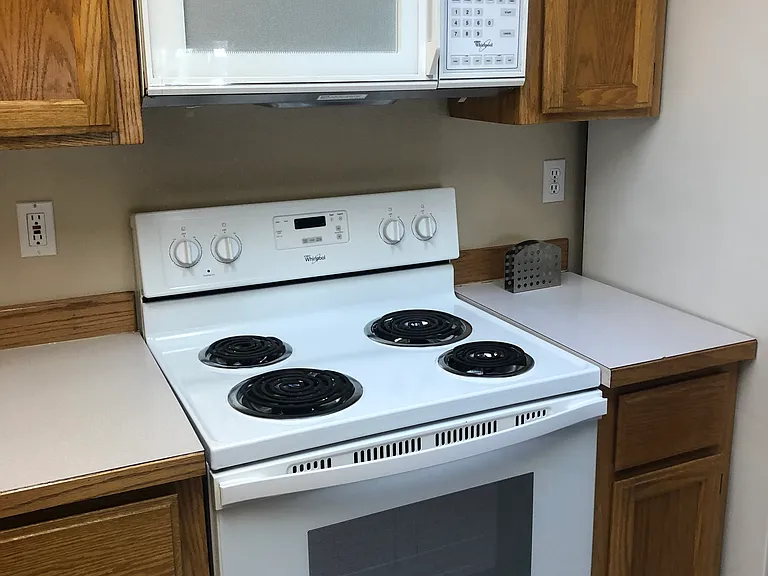 905 SE Stratford Ct — Photo 4
