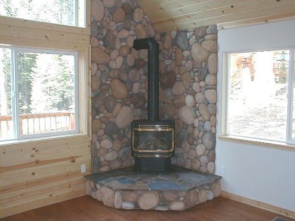 3rd image of 1028 Shoshone Dr