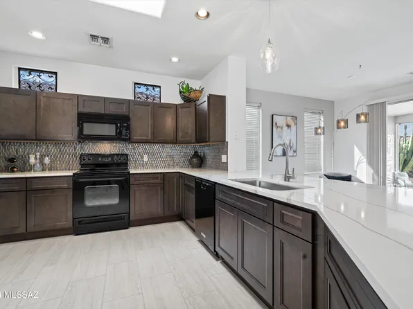 9483 N Twinkling Shadows Way, Tucson, AZ 85743