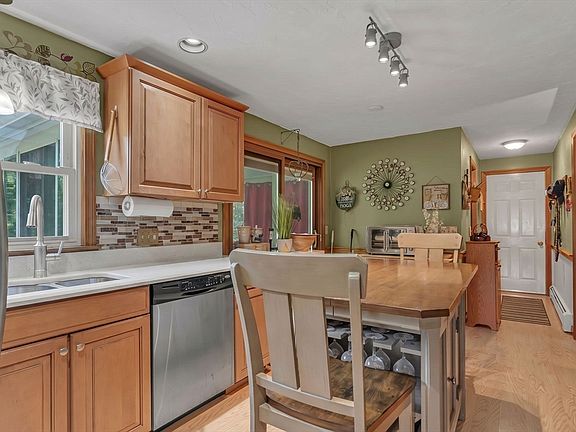 4th image of 31 Fox Run Rd