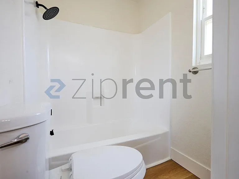 213 E Acacia St #A — Photo 24