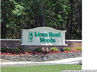 93 Chaucer Ct, Lakewood, NJ