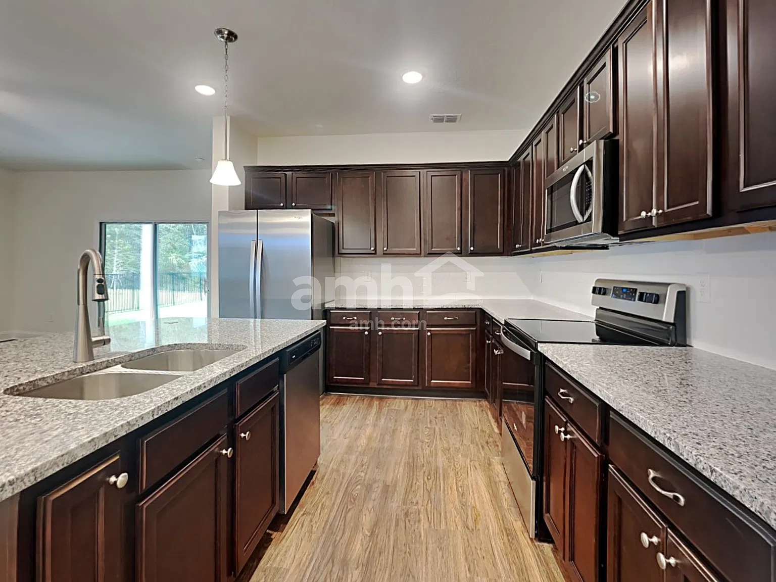 4 bed, 2.5 bath, 2078 sqft, $2,775 — Photo 3