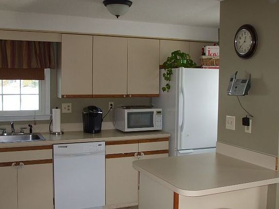 Fully Applianced Kitchen