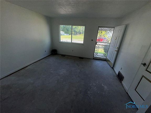 2nd image of 619 Pinewood Ave