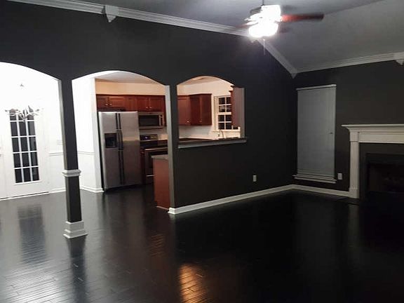 4th image of 2932 Greentree Dr
