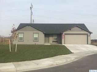 6815 Crooked River Ct, Pasco, WA 99301