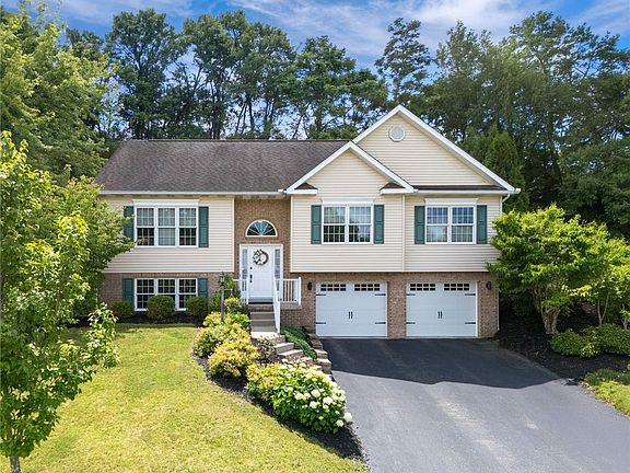 2nd image of 74 Laurel Dr