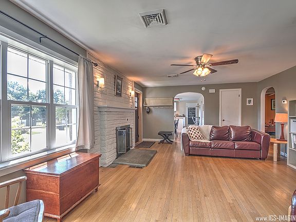 3rd image of 110 Earl St