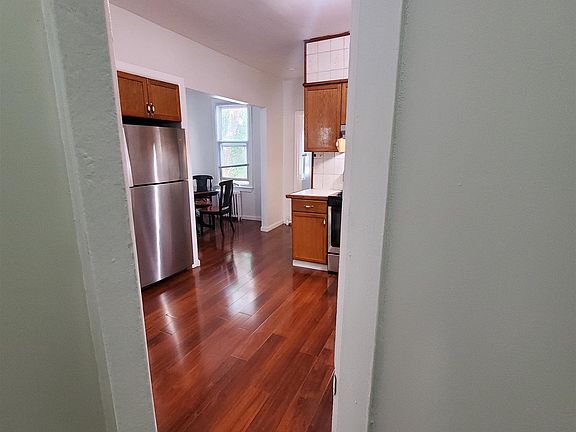 3rd image of 160 Lexington Ave