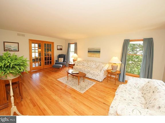 4th image of 1 Buchak Cir