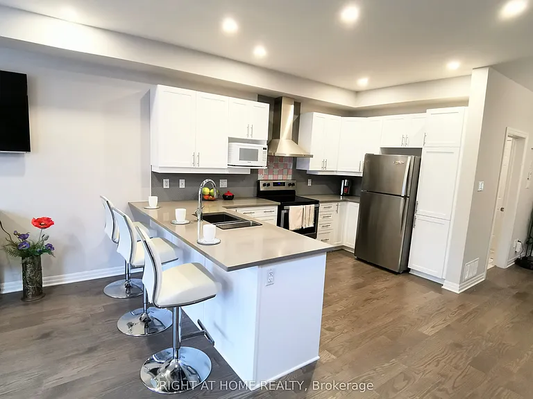 321 Lysander Pl — Photo 7