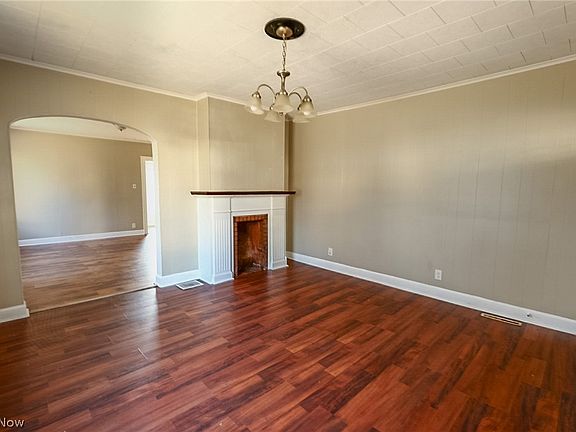 4th image of 256 N Main St