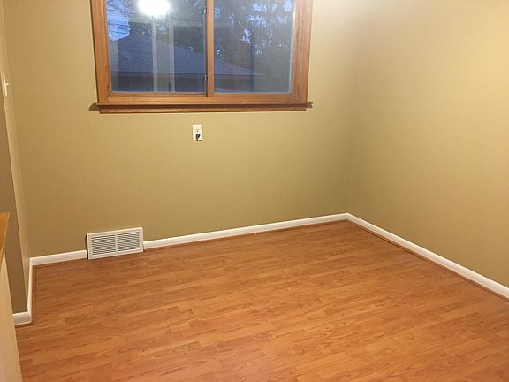 5th image of 32730 Maplewood St