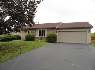 16 Temple Rd, Henrietta, NY 14467