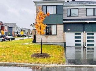 990 Fameflower St, Ottawa, ON K2J 7A1