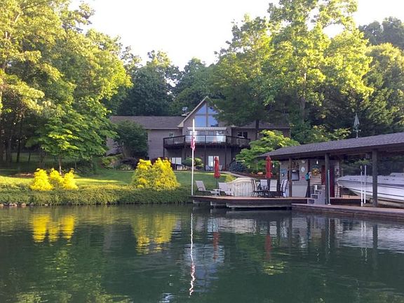 3rd image of 202 Retreat Ln
