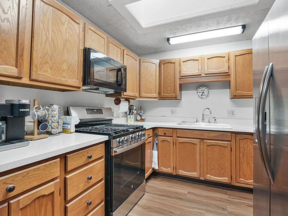 4th image of 2122 Hammond Pl E