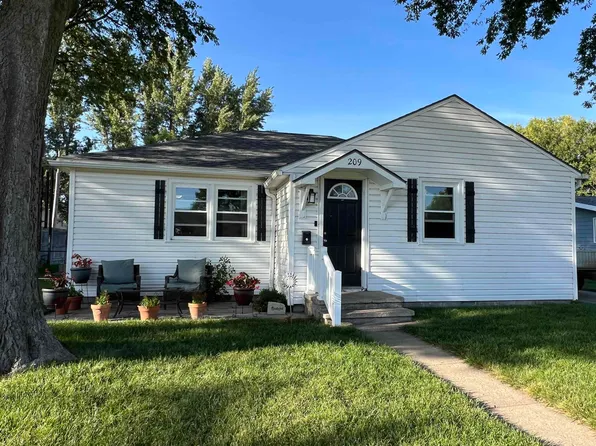 209 E Court St, Pierce, NE 68767
