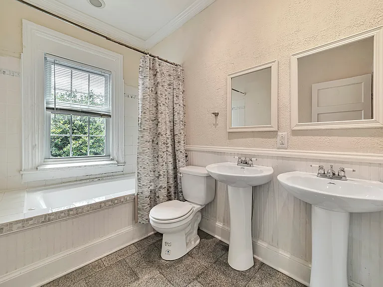 1233 W Cary St — Photo 10