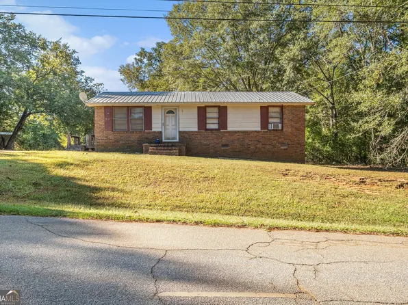 858 Clairmont Ave, Comer, GA 30629