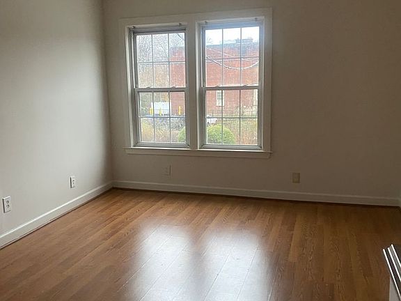 3rd image of 2001 Whitney Ave #B