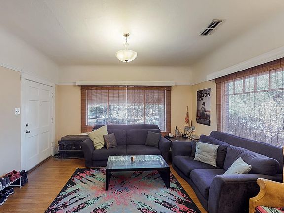 3rd image of 4423 52nd St