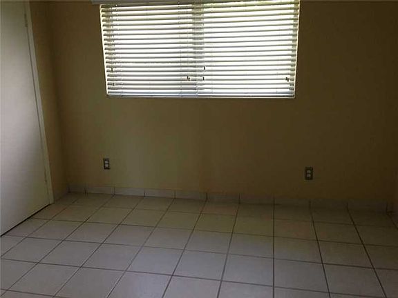 4th image of 3031 SW 27th Ave APT 10