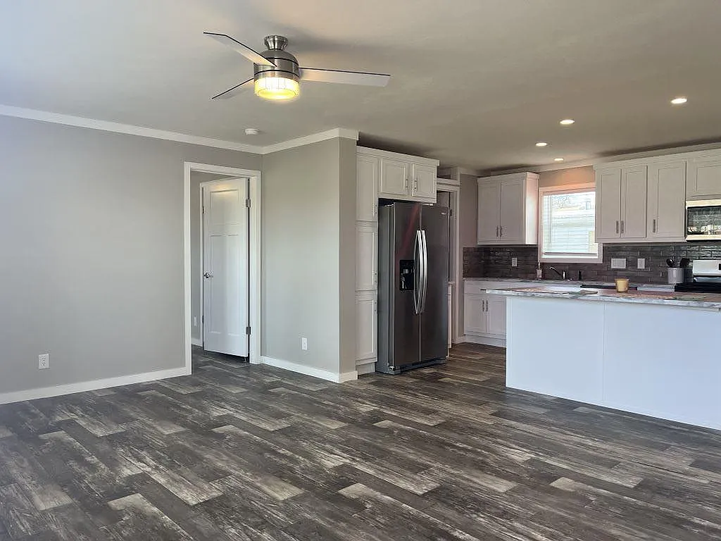 3 bed, 2.0 bath, 1123 sqft, $1,995 — Photo 2