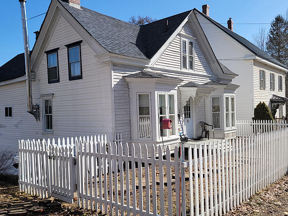 4th image of 900 Main Street