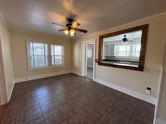 816 York St NE — Photo 11