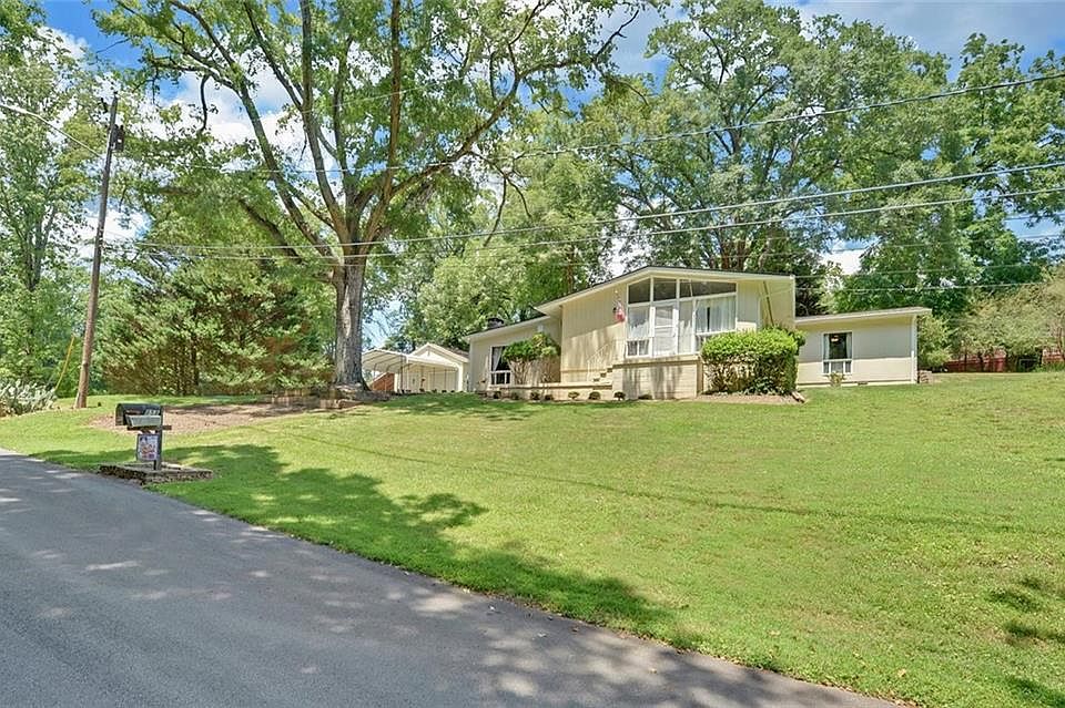 1st image of 1858 Pinecrest Rd