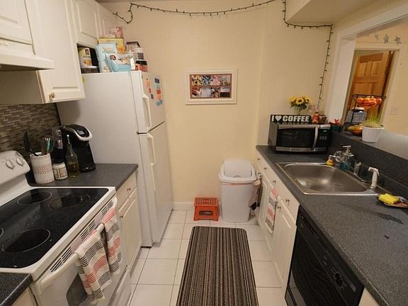 4th image of 94 Pleasant St #1F