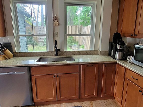 3rd image of 17 Edgewood St